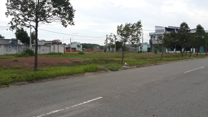 Chính Chủ Kẹt Tiền Sang Gấp Lô Góc 600M2 Mt Chợ + 16 Phòng Trọ Sát Kcn