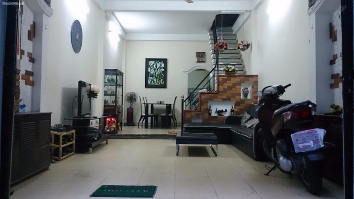 Mặt Tiền  lê thánh tôn
