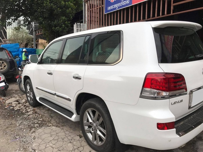 Nhà bán Lexus LX570 2012 at đk 2013 màu trắng ngọc trinh