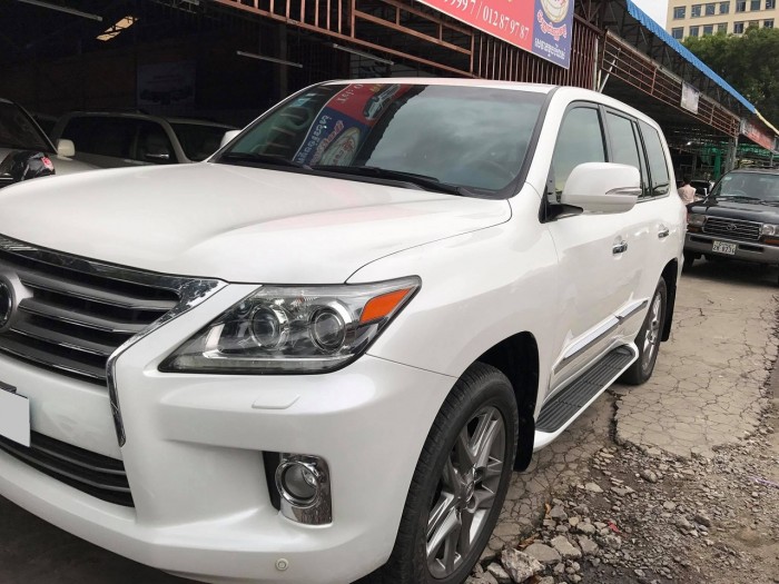 Nhà bán Lexus LX570 2012 at đk 2013 màu trắng ngọc trinh