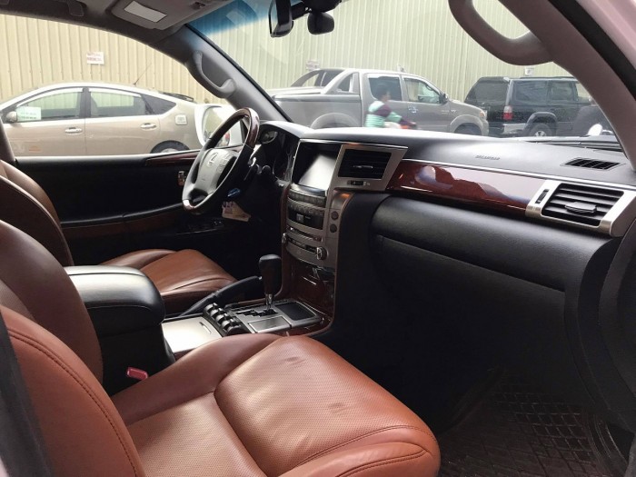 Nhà bán Lexus LX570 2012 at đk 2013 màu trắng ngọc trinh