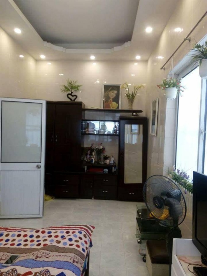 Bán nhà Hoàng Cầu 50m2 x 4 tầng, MT: 7m, sổ nở hậu