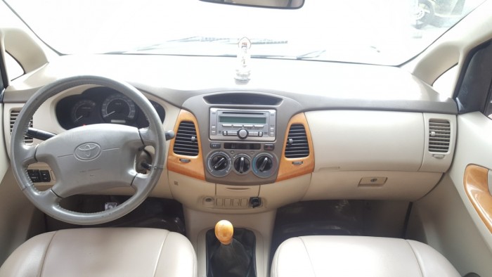 Nhà cần bán Toyota Innova 2008 mt màu bạc đẹp như mới