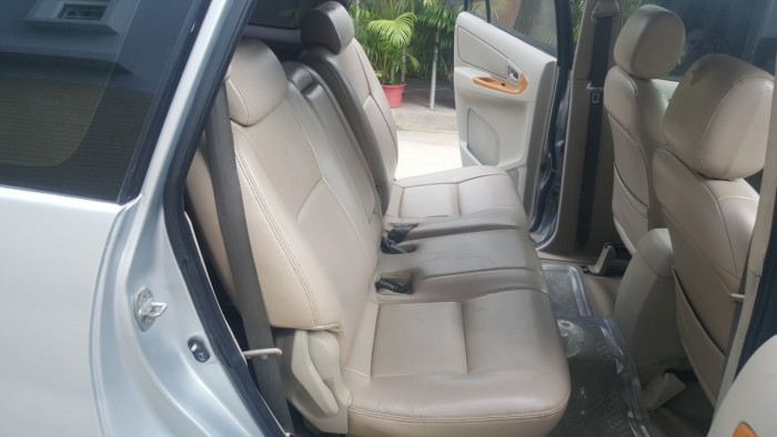 Nhà cần bán Toyota Innova 2008 mt màu bạc đẹp như mới