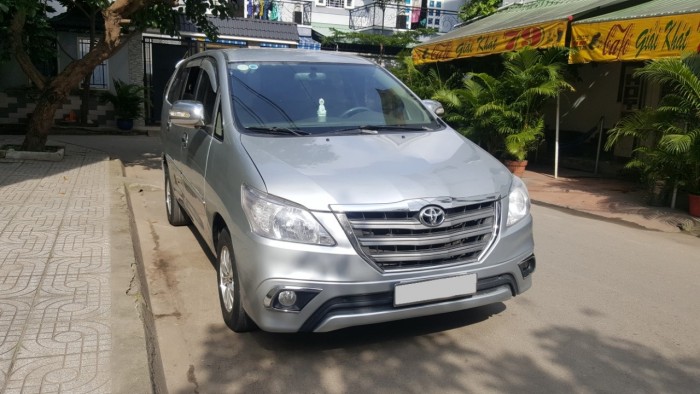 Nhà cần bán Toyota Innova 2008 mt màu bạc đẹp như mới