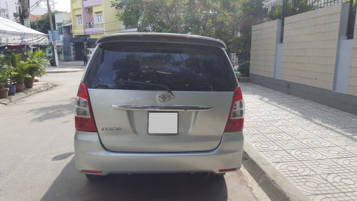 Nhà cần bán Toyota Innova 2008 mt màu bạc đẹp như mới