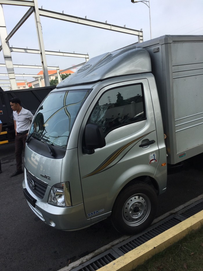 Xe Tải TATA 1T2 Thùng Kín