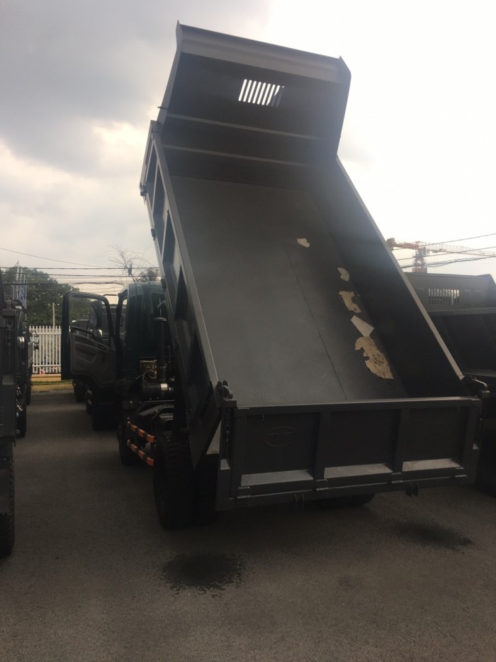 Xe ben 2,4 tấn chạy thành phố