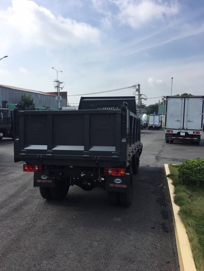 Xe ben 2,4 tấn chạy thành phố