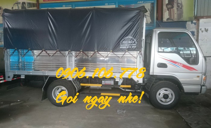 Xe tải 2T5 thùng inox 3m7, JAC logo vàng 2017