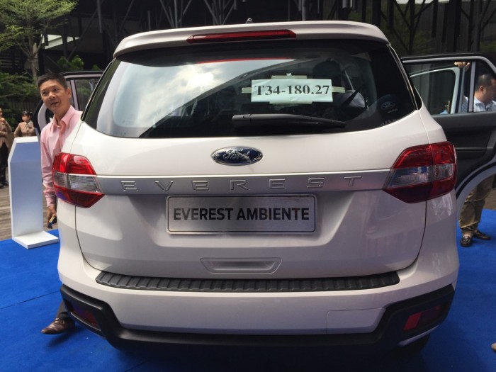 Ford Everest AMBIENTE 2017 Máy dầu 2.2L 6 MT