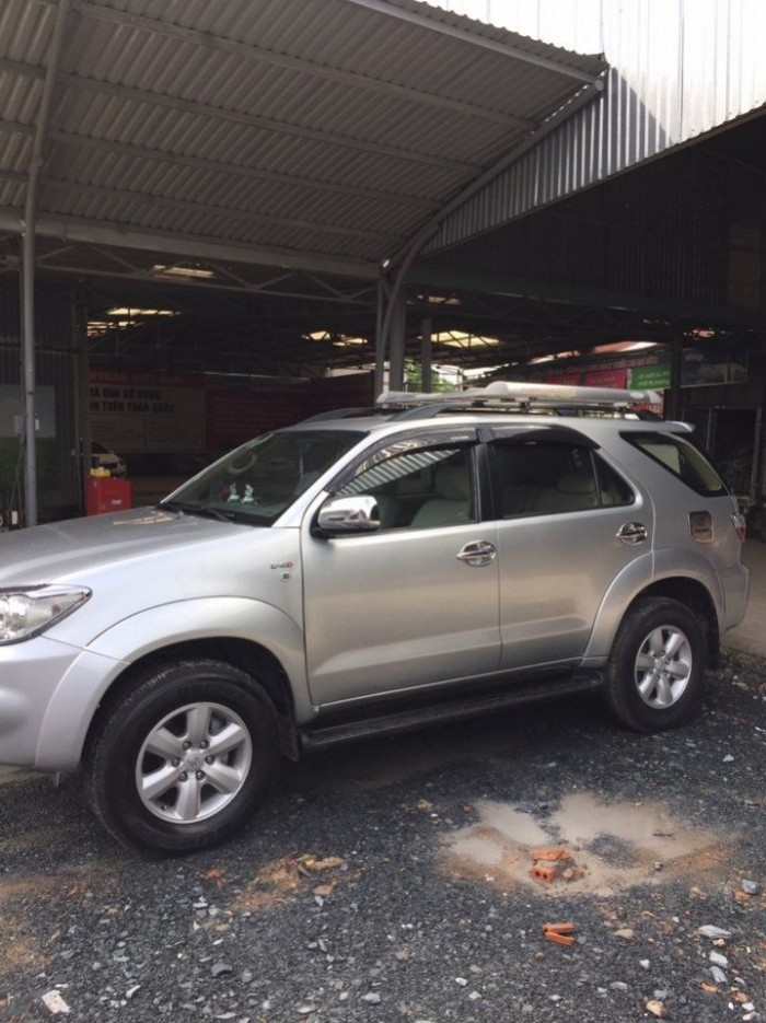 Bán Toyota fortuner 2.5MT 2009 màu bạc bstp xe đẹp