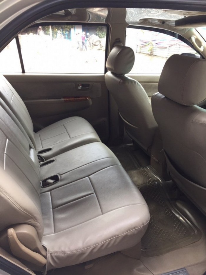Bán Toyota fortuner 2.5MT 2009 màu bạc bstp xe đẹp