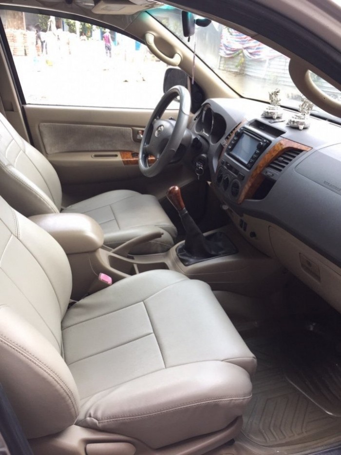 Bán Toyota fortuner 2.5MT 2009 màu bạc bstp xe đẹp