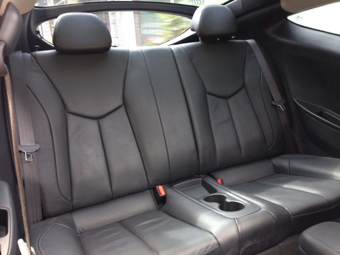 Cần bán xe Hyundai Veloster 2012 tự động màu đỏ nhập khẩu Hàn Quốc