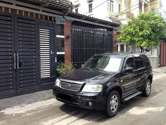 Cần bán Ford Escape 2005 2.3 tự động màu đen long lanh
