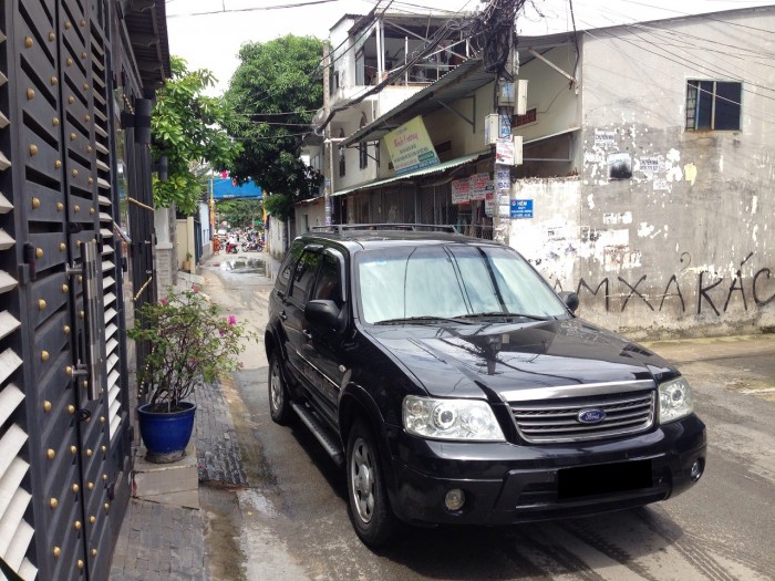 Cần bán Ford Escape 2005 2.3 tự động màu đen long lanh