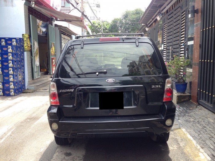 Cần bán Ford Escape 2005 2.3 tự động màu đen long lanh