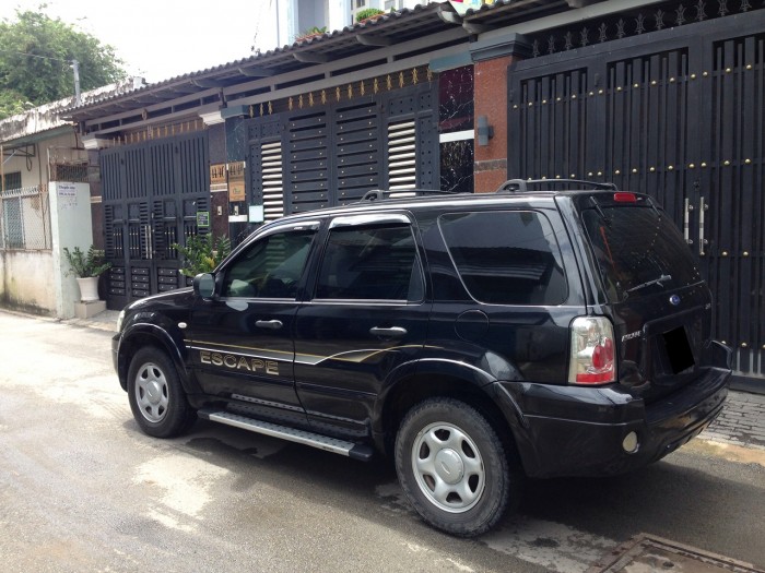 Cần bán Ford Escape 2005 2.3 tự động màu đen long lanh