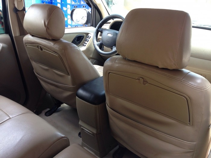 Cần bán Ford Escape 2005 2.3 tự động màu đen long lanh