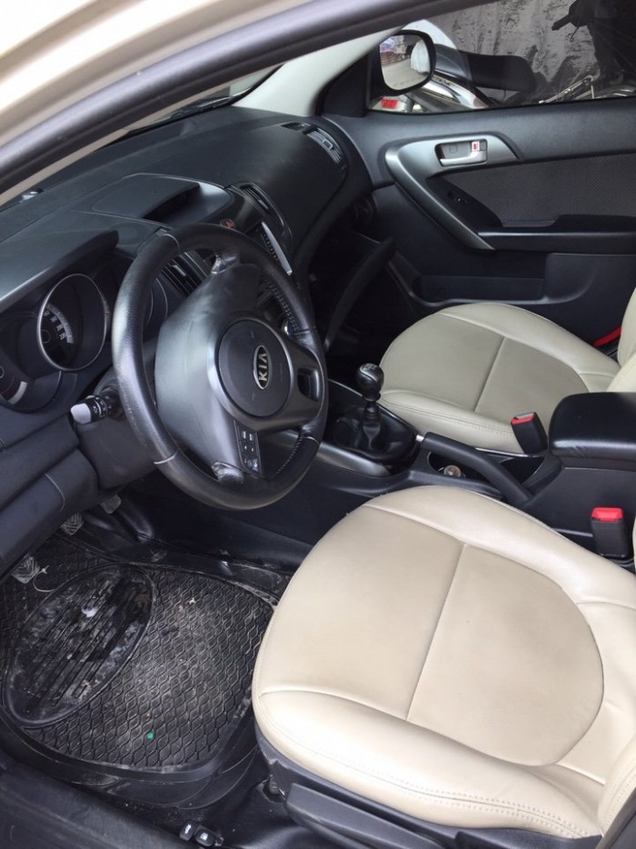 Bán Kia Forte 1.6MT 2011 màu bạc bstp xe đẹp giá rẻ