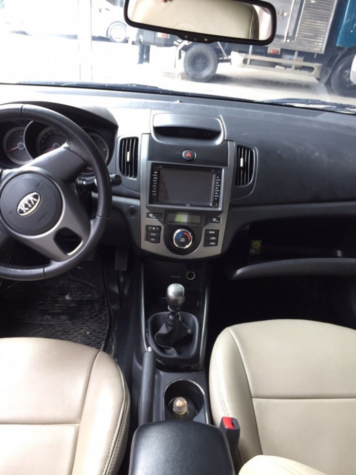 Bán Kia Forte 1.6MT 2011 màu bạc bstp xe đẹp giá rẻ