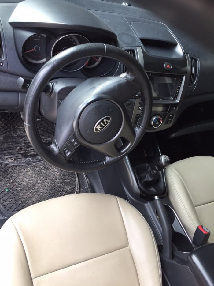 Bán Kia Forte 1.6MT 2011 màu bạc bstp xe đẹp giá rẻ