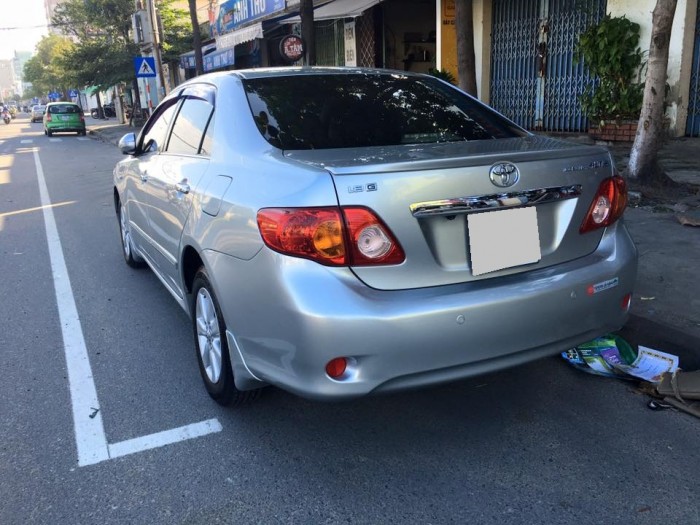 Cần bán Toyota Altis 2009 màu bạc tự động