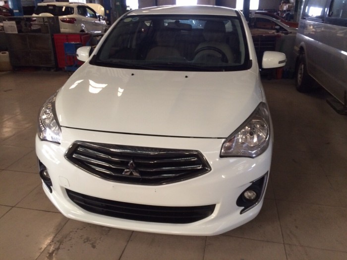 Bán Mitsubishi Attrage AT sx 2015 màu trắng