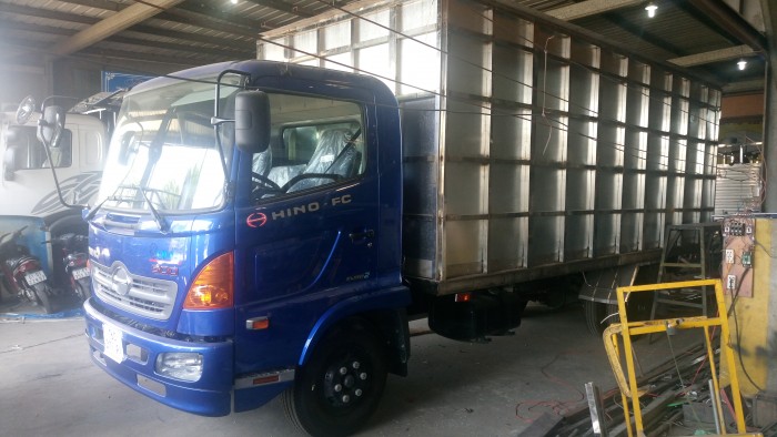 Nhận ngay 100% lệ phí trước bạ khi đặt mua xe tải Hino FC9JJSW 5.7 tấn