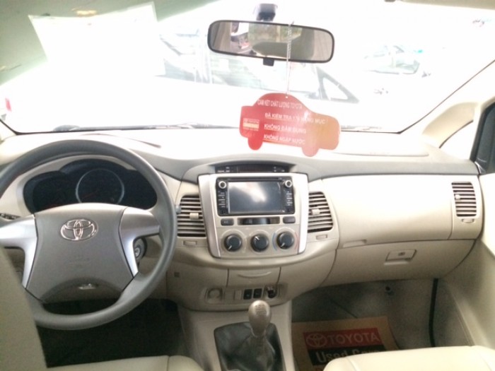 Toyota Innova E - Màu Nâu Vàng - 2016