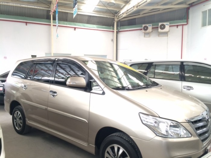 Toyota Innova E - Màu Nâu Vàng - 2016