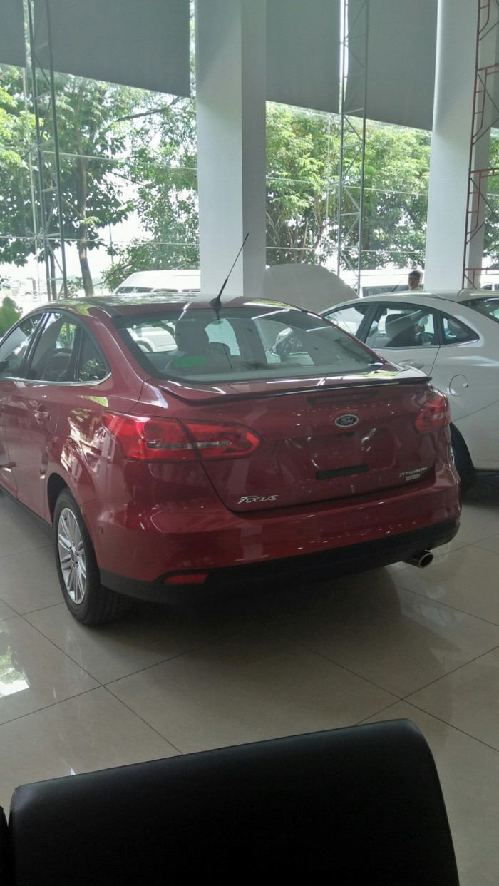 Bán Ford Focus (xe mới, đời 2017) .Khuyến mãi 37 Triệu. Xe đủ màu, Giao xe ngay.