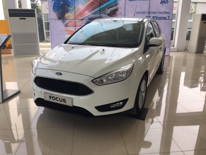 Bán Ford Focus (xe mới, đời 2017) .Khuyến mãi 37 Triệu. Xe đủ màu, Giao xe ngay.