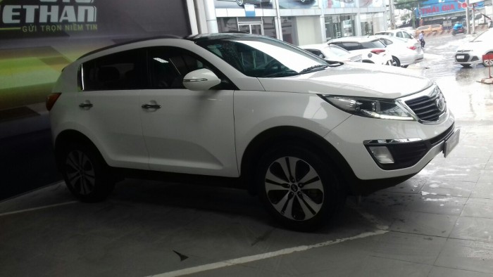 Bán Kia Sportage 2WD 2.0AT 2013 xe nhập màu trắng quá đẹp