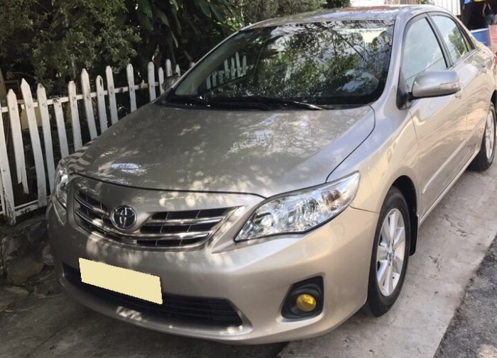 Cần bán Toyota Altis 2013 màu đồng số sàn đẹp