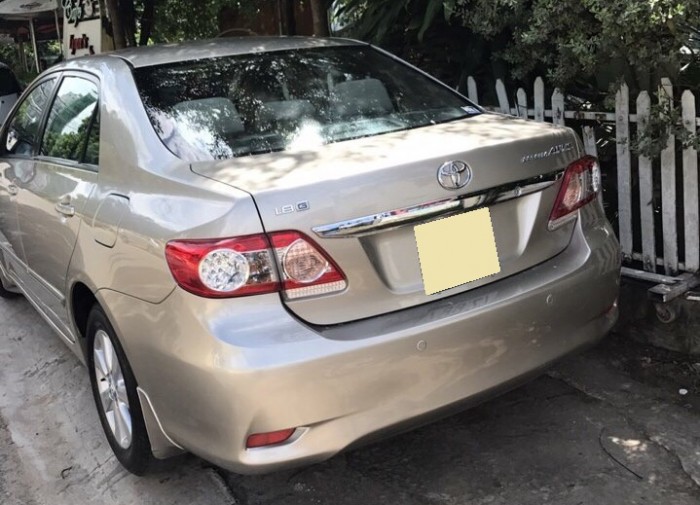 Cần bán Toyota Altis 2013 màu đồng số sàn đẹp