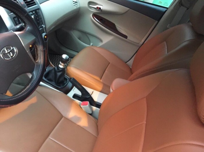 Cần bán Toyota Altis 2013 màu đồng số sàn đẹp
