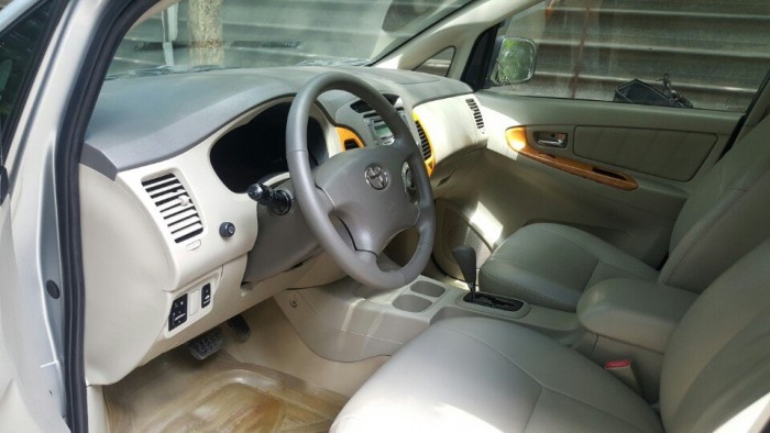 Bán em Innova 2008 V tự động màu bạc đẹp không lỗi lầm