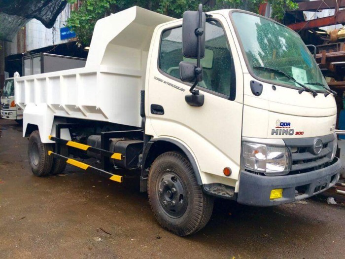 Xe tải Hino WU342 JD3 - 4.7 tấn khuyến mãi lớn trong tháng 10