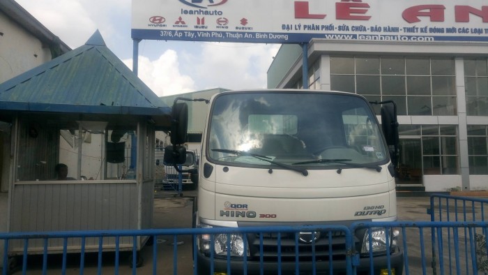Xe tải Hino WU342 JD3 - 4.7 tấn khuyến mãi lớn trong tháng 10