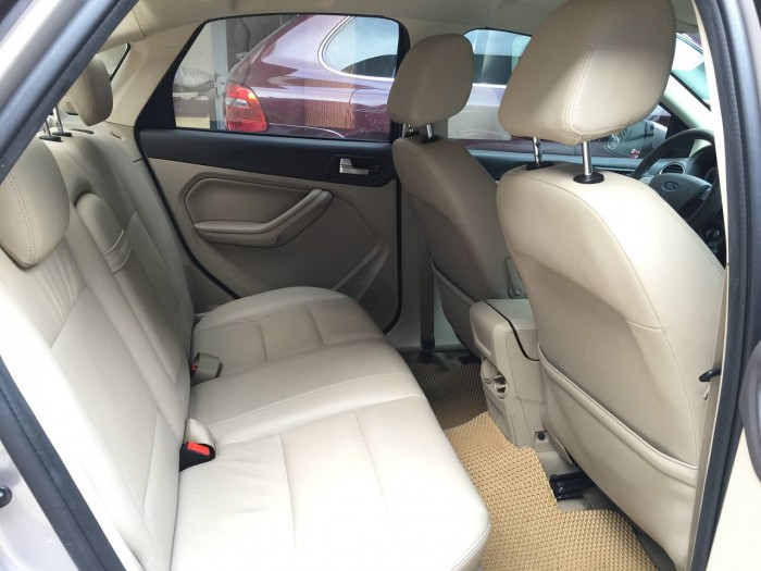 Có xe Ford Focus 2012 tự động màu xám đẹp