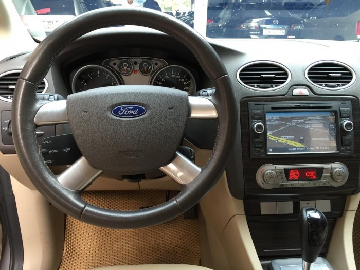 Có xe Ford Focus 2012 tự động màu xám đẹp