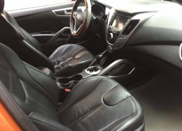 Xe nhà bán gấp Hyundai Veloster 2012 nhập khẩu đỏ tự động đẹp mới cứng zin