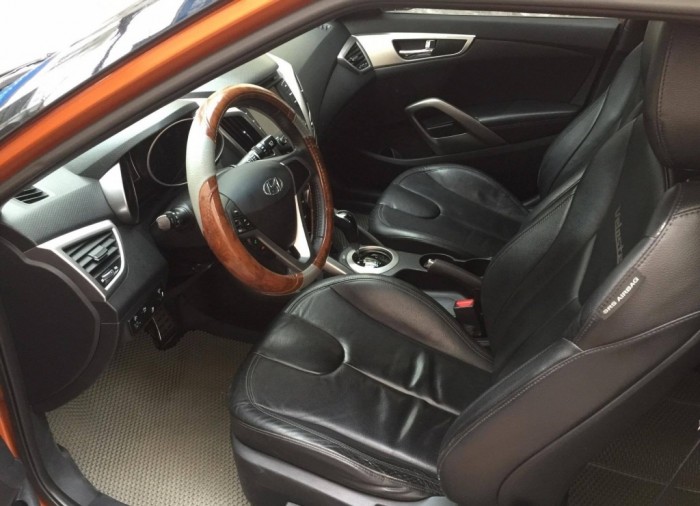 Xe nhà bán gấp Hyundai Veloster 2012 nhập khẩu đỏ tự động đẹp mới cứng zin