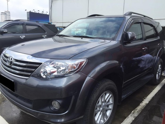 Bán xe Fortuner 2013 màu xám lông chuột tự động