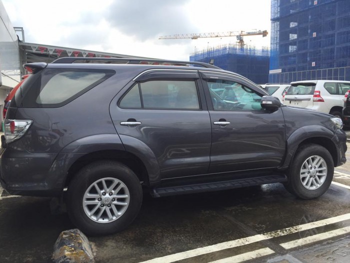 Bán xe Fortuner 2013 màu xám lông chuột tự động