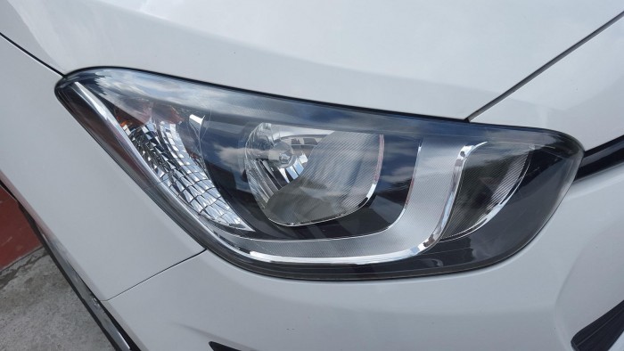 Có xe cần bán Hyundai I20 2013 tự động màu trắng thanh lịch