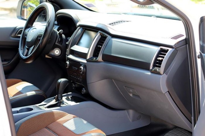 Bán Ford Ranger WildTrak 3.2 4x4 màu trắng 2016 full options