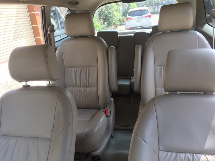 Nhà có xe Innova V 2013 at vàng kim muốn bán nhanh